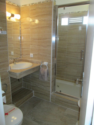 Bathroom 3, Fowlers Hotel, Baleares