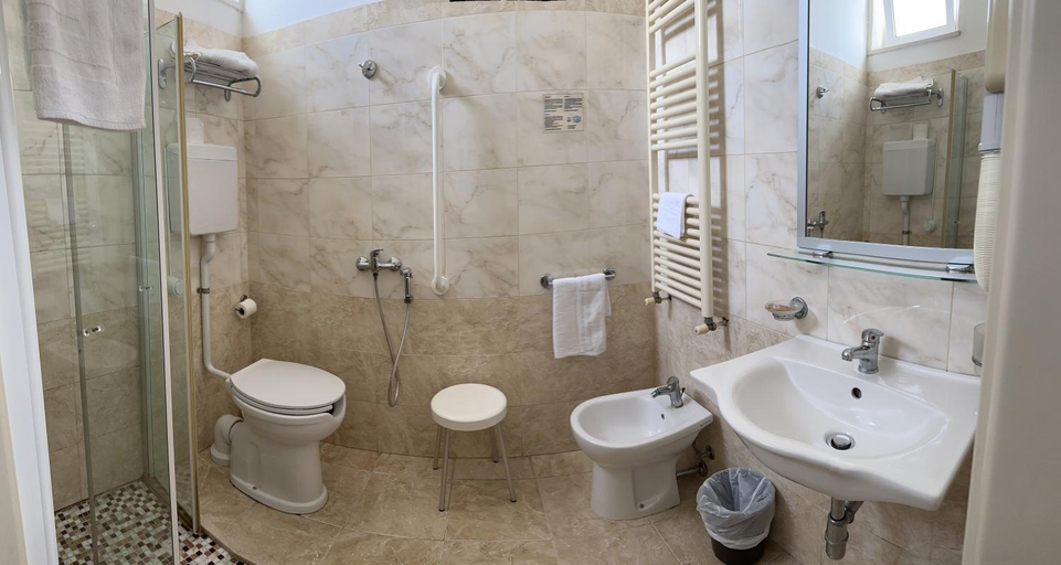 Bathroom 4, Hotel Morolli, Rimini