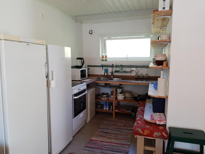 Others 4, Perenner pa bakgarden, Motala
