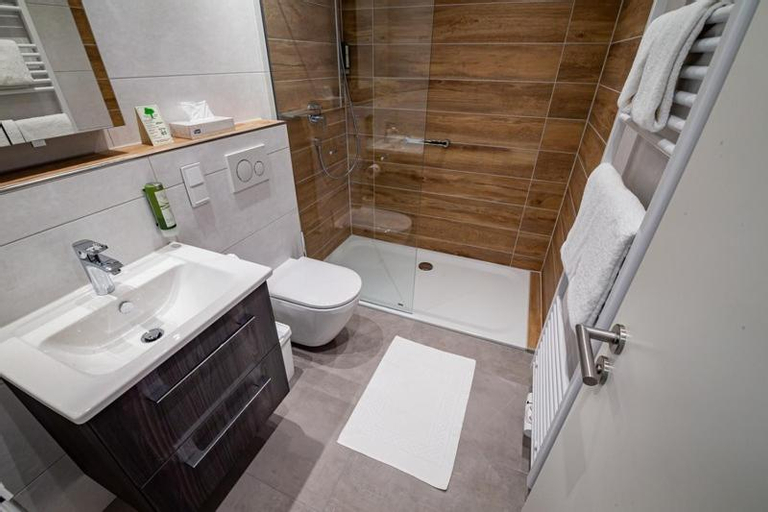 Bathroom 9