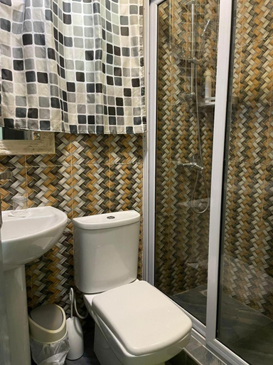 Bathroom 3, Perriman Hotel, Awutu Efutu Senya