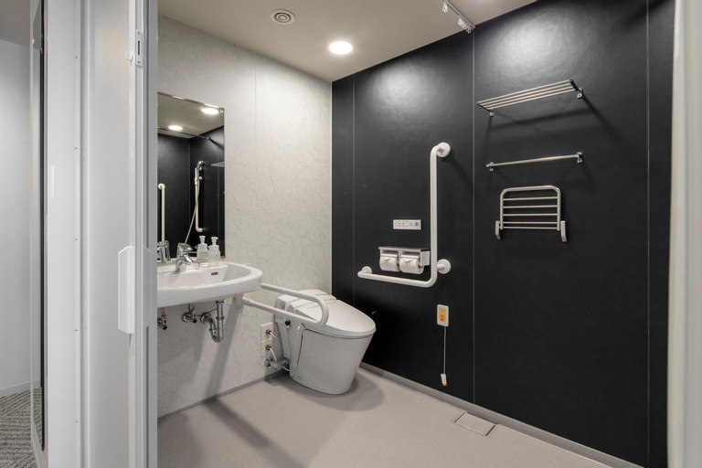 Bathroom 13