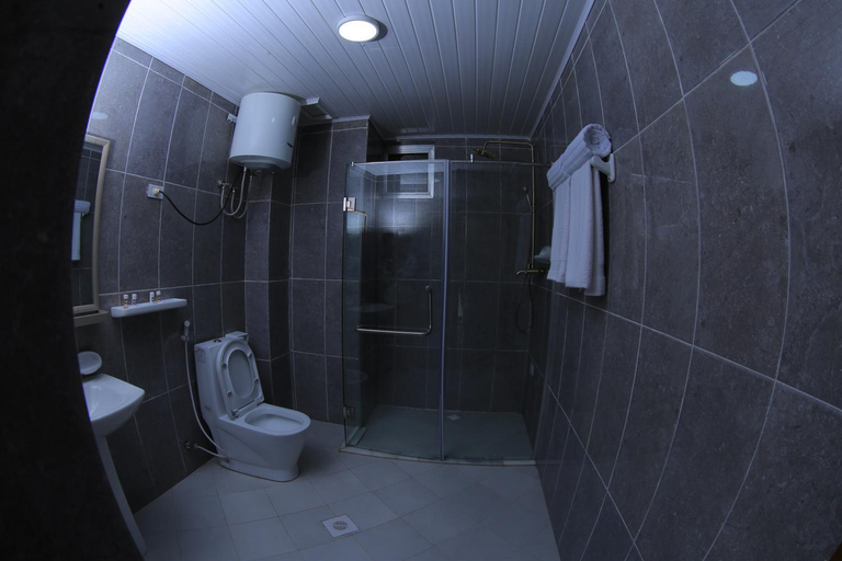 Bathroom 3, Daisy Hotel, Addis Abeba