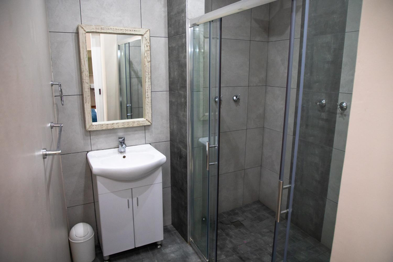 Bathroom 2, Opstal Guestfarm, Dr Kenneth Kaunda
