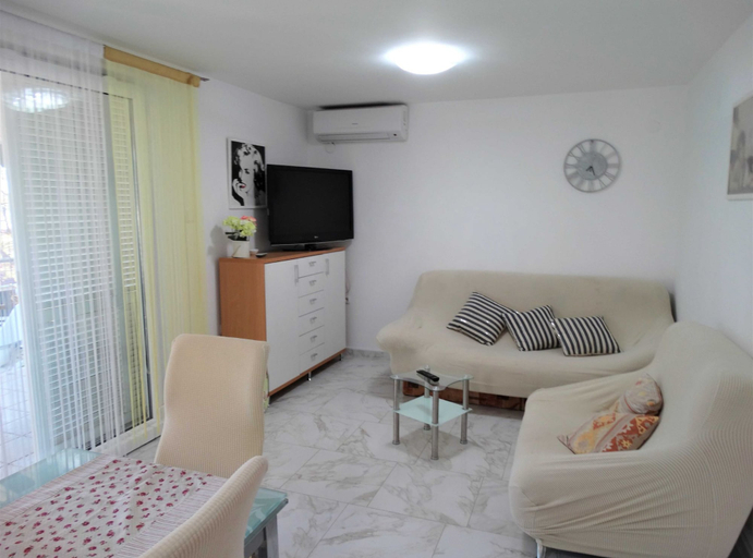Others 4, Selce Shorefront Apartment With Balcony and Sea View, Crikvenica