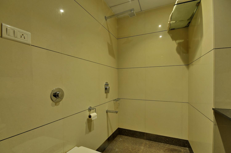 Bathroom 4, Hotel Magnum Inn, Junagadh