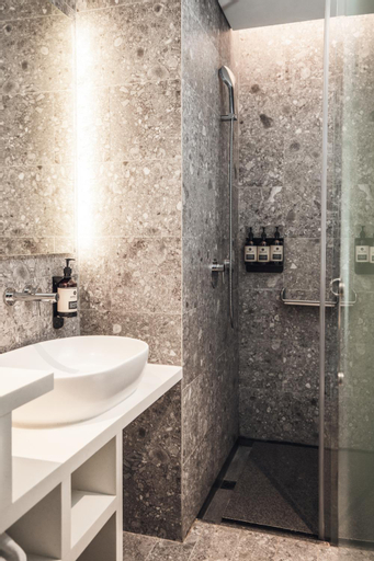 Bathroom 20