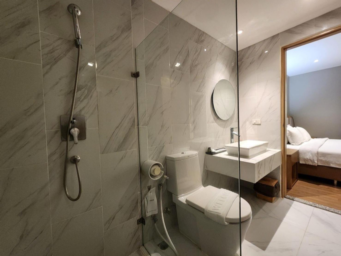 Bathroom 14