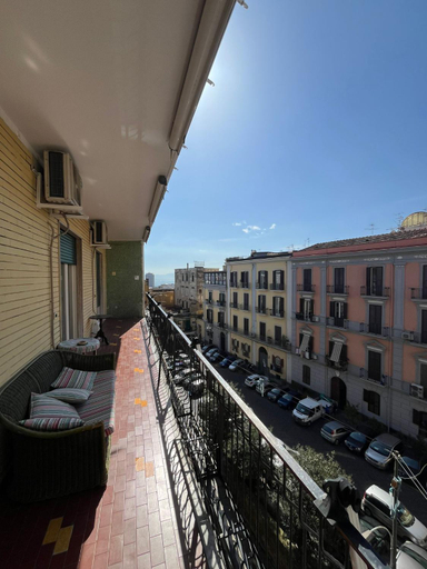 Others 4, Panorama House da Tony, Napoli