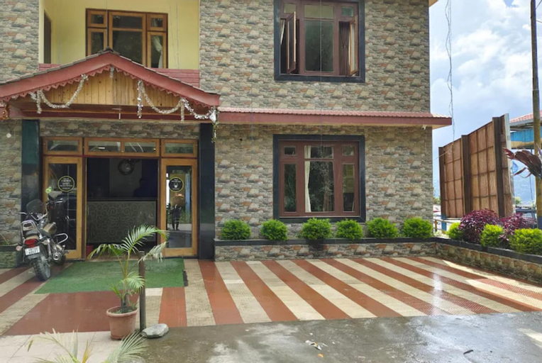 Exterior & Views