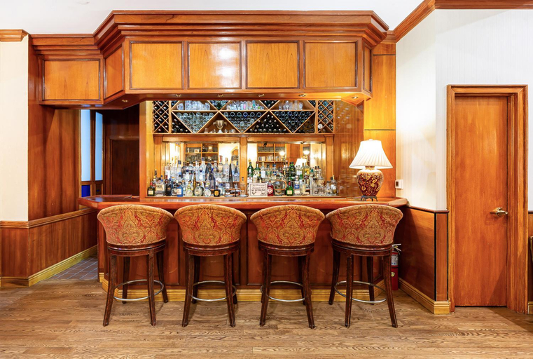 Food & Drinks, Hotel St. James, New York