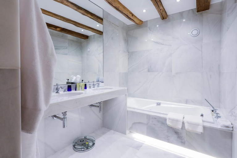 Bathroom 11