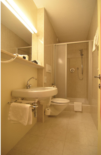 Bathroom 10