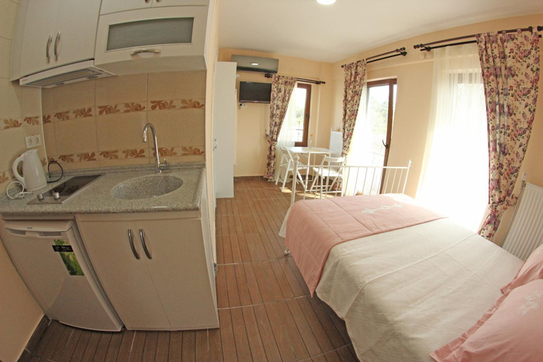 Bedroom 4, Ede Apart Hotel, Ezine