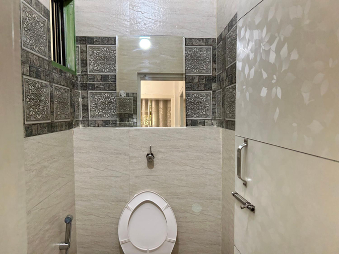 Bathroom 2, One BHK Independent Apartment in City Beautiful !, Chandigarh