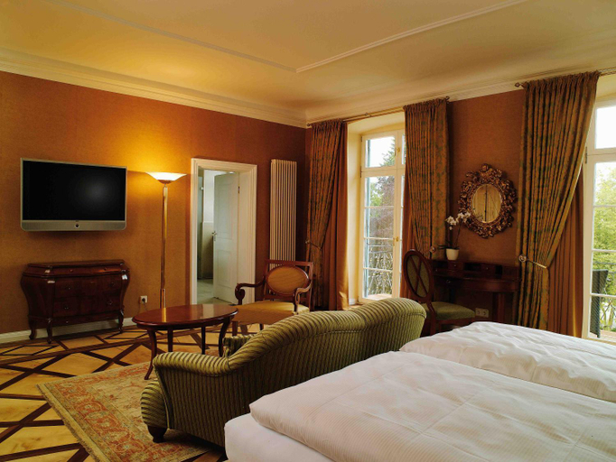 Bedroom 2, Schloss Neutrauchburg, Ravensburg