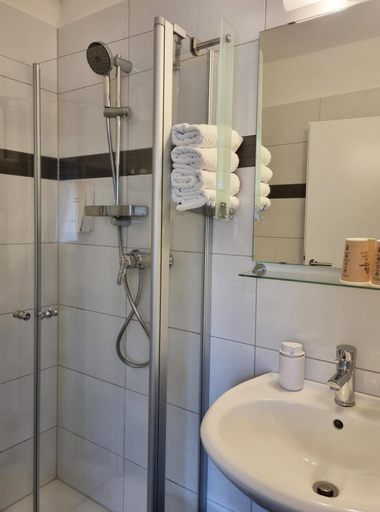 Others 3, Hotel Dat greune Eck, Heidekreis