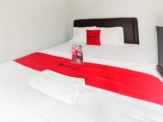 RedDoorz @ Penginapan Hello Pacitan, Pacitan