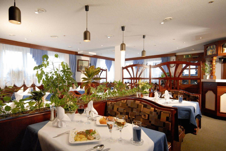 Food & Drinks 5, Hotel & Restaurant Hugenottengarten, Hochtaunuskreis