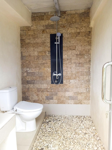 Bathroom 16