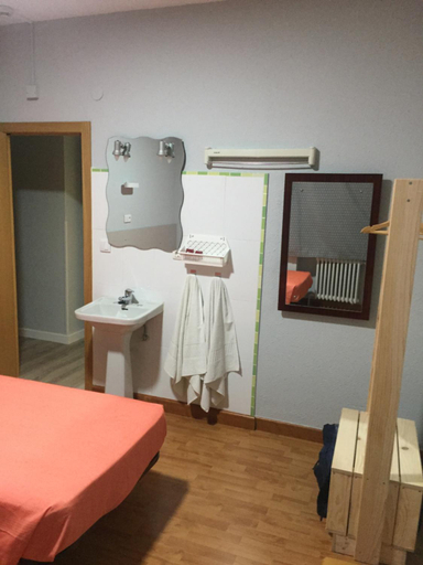 Bedroom 3, Hostal Rosales, Burgos