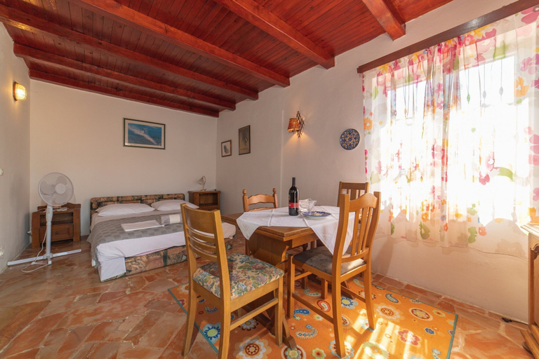 Others 5, Perfect Beachfront Getaway Ideal for Families, Seget