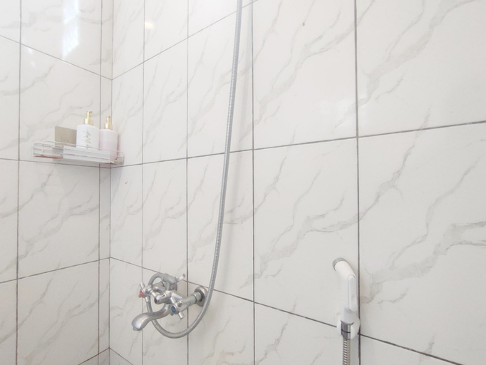 Bathroom 5, Kayon Lawu RedPartner, Karanganyar