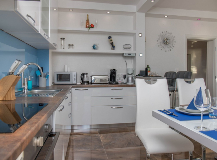 Others 4, Spacious Novi Vinodolski Apartments With Terrace and Shared Pool, Crikvenica