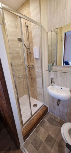 Bathroom 3, The Wheatsheaf Pub West Beckham, Norfolk