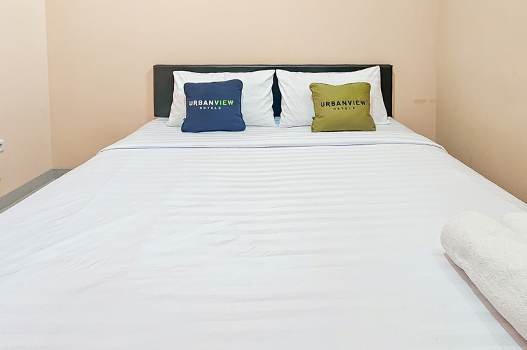 Urbanview MJ House Syariah Bandung, Bandung