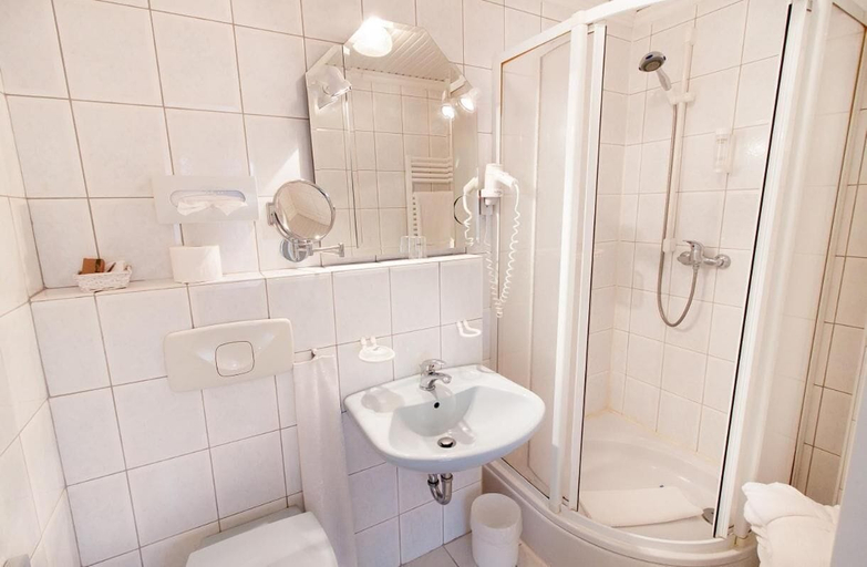 Bathroom 3, Nordseehotel Freese, Aurich