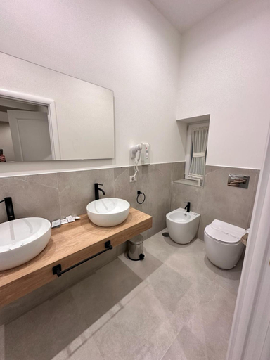 Bathroom 2, DIMORA DEL PLEBISCITO B&b, Napoli