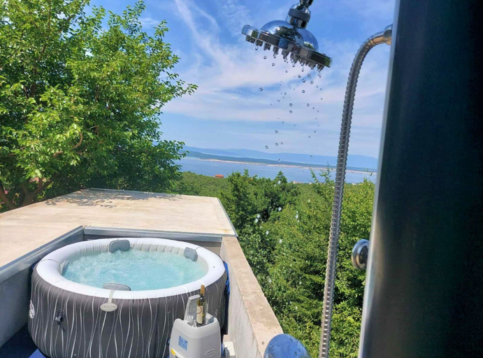 Sport & Beauty, Serene Crikvenica Holiday Home With Hot Tub, Crikvenica