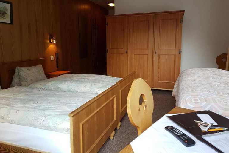 Bedroom 3, Hotel Restaurant Krone, Visp