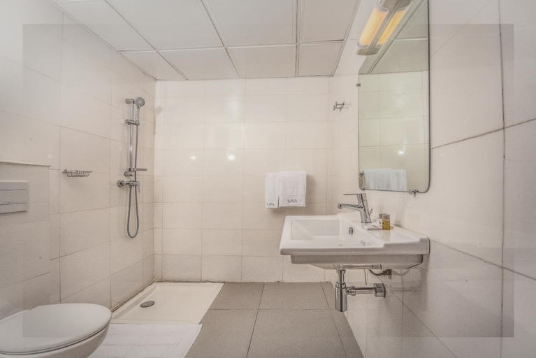 Bathroom, AKWA HIN Douala, Wouri