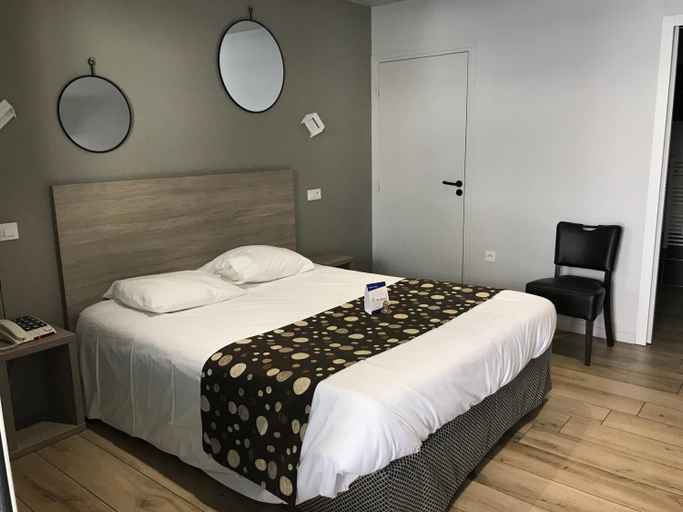 Bedroom 2, LOGIS -Hotel & Restaurant de la Place, Calvados