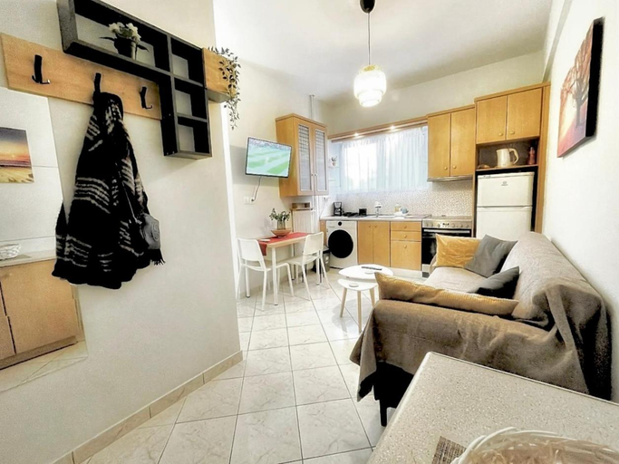 Kitchen, Modern & Quiet 4th Floor Flat - 3' from Metro, Attica