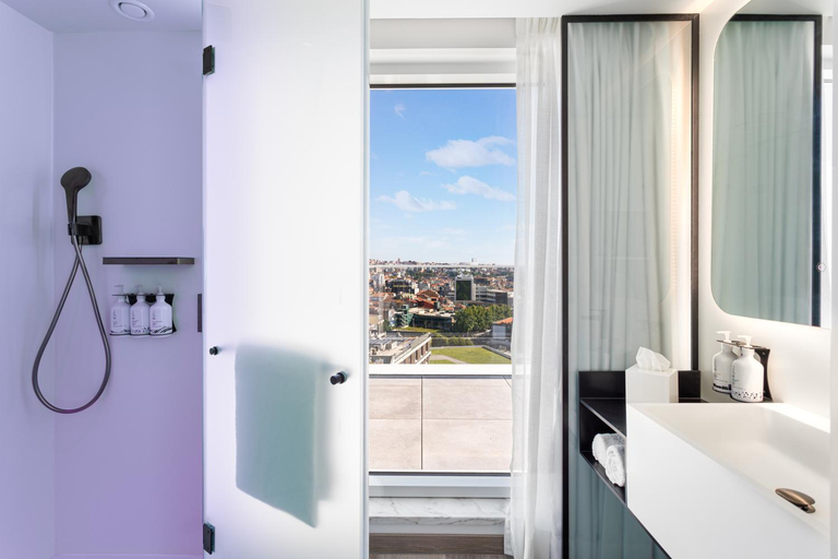 Bathroom 4, YOTEL Porto, Porto