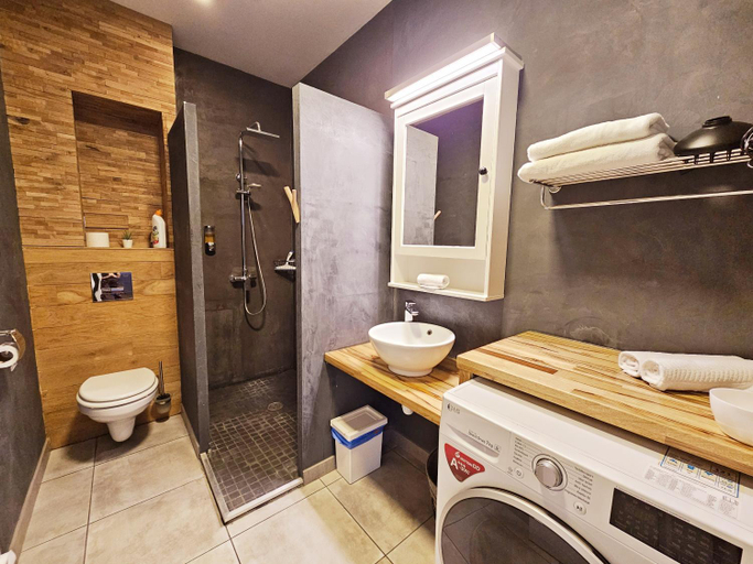 Bathroom 11