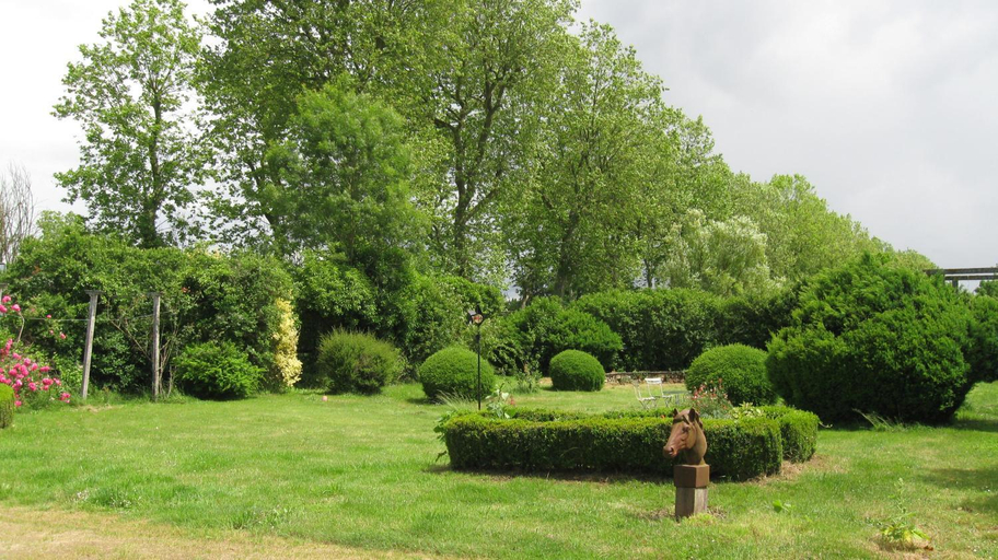 Others 4, Le Petit Bois, Indre-et-Loire