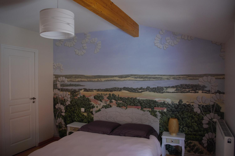 Bedroom 3, La Maison de L Artiste - Chambres d'hotes a Verdun - avec jacuzzi, Meuse