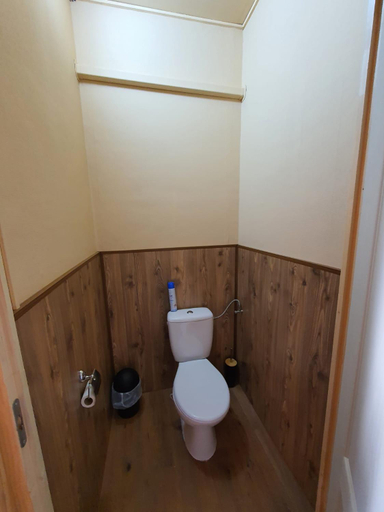 Bathroom 2, Panzio A mi Paradicsomunk, Mohácsi