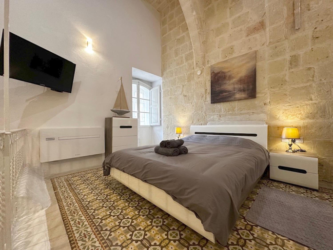 Others 3, Capital City Apartment