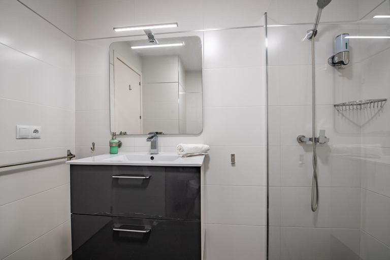 Bathroom 3, Alicante Skylights Apartments, Alicante
