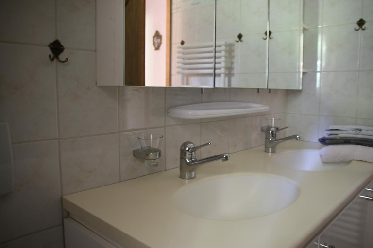 Bathroom 3, la Cibourg, Centre de vacances, Courtelary