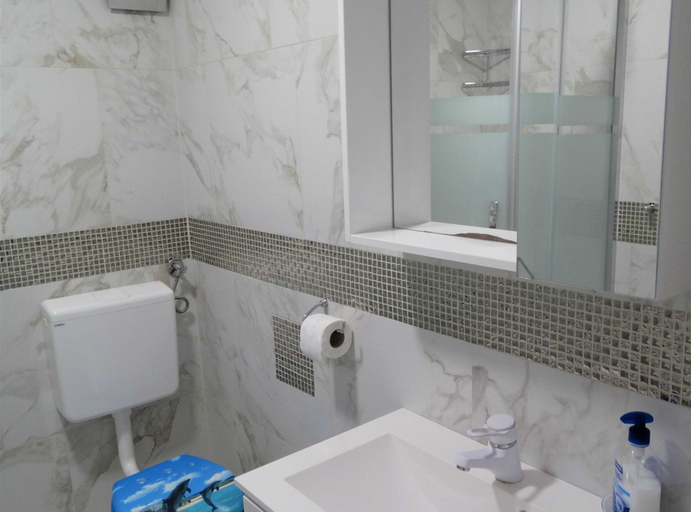 Bathroom 3, Selce Shorefront Apartment With Balcony and Sea View, Crikvenica