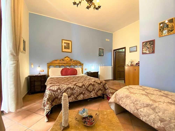 Others 4, B&B Donna Anna, Napoli
