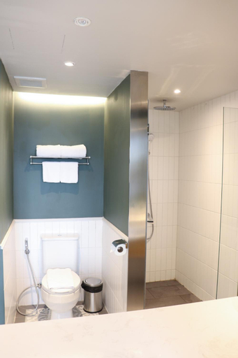 Bathroom 7