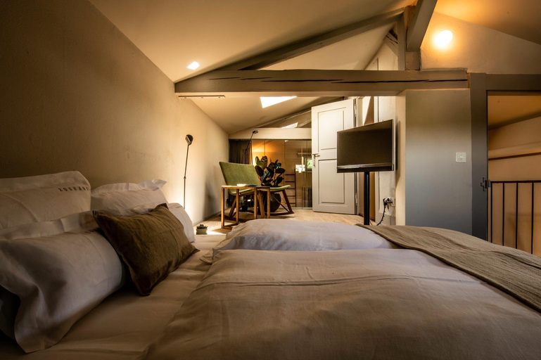 Bedroom 3, One Suite Hotel - Zollhaus, Bern