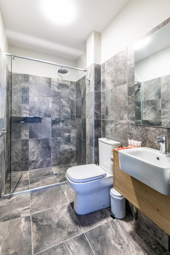 Bathroom 10